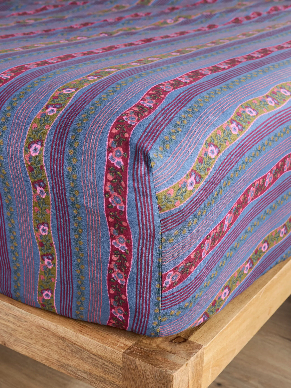Mix & Match Cotton Fitted Sheet - Retro Ribbons Navy