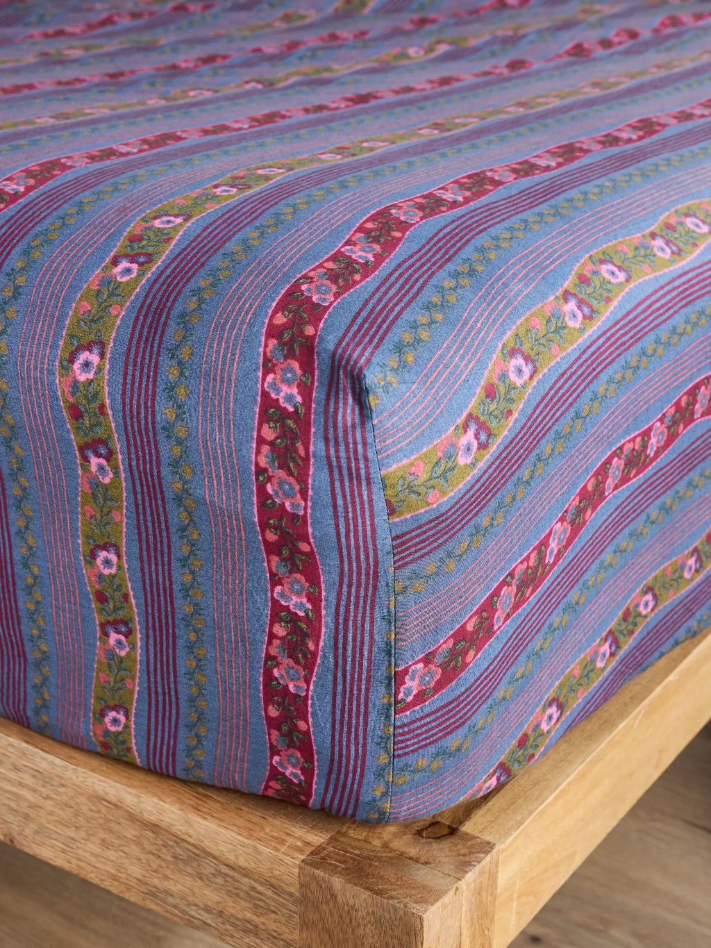 Mix & Match Cotton Fitted Sheet - Retro Ribbons Navy